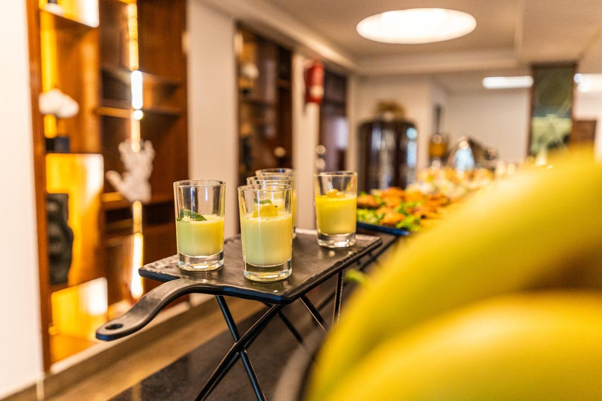 One Hotel カサブランカ エクステリア 写真 A buffet at a hotel