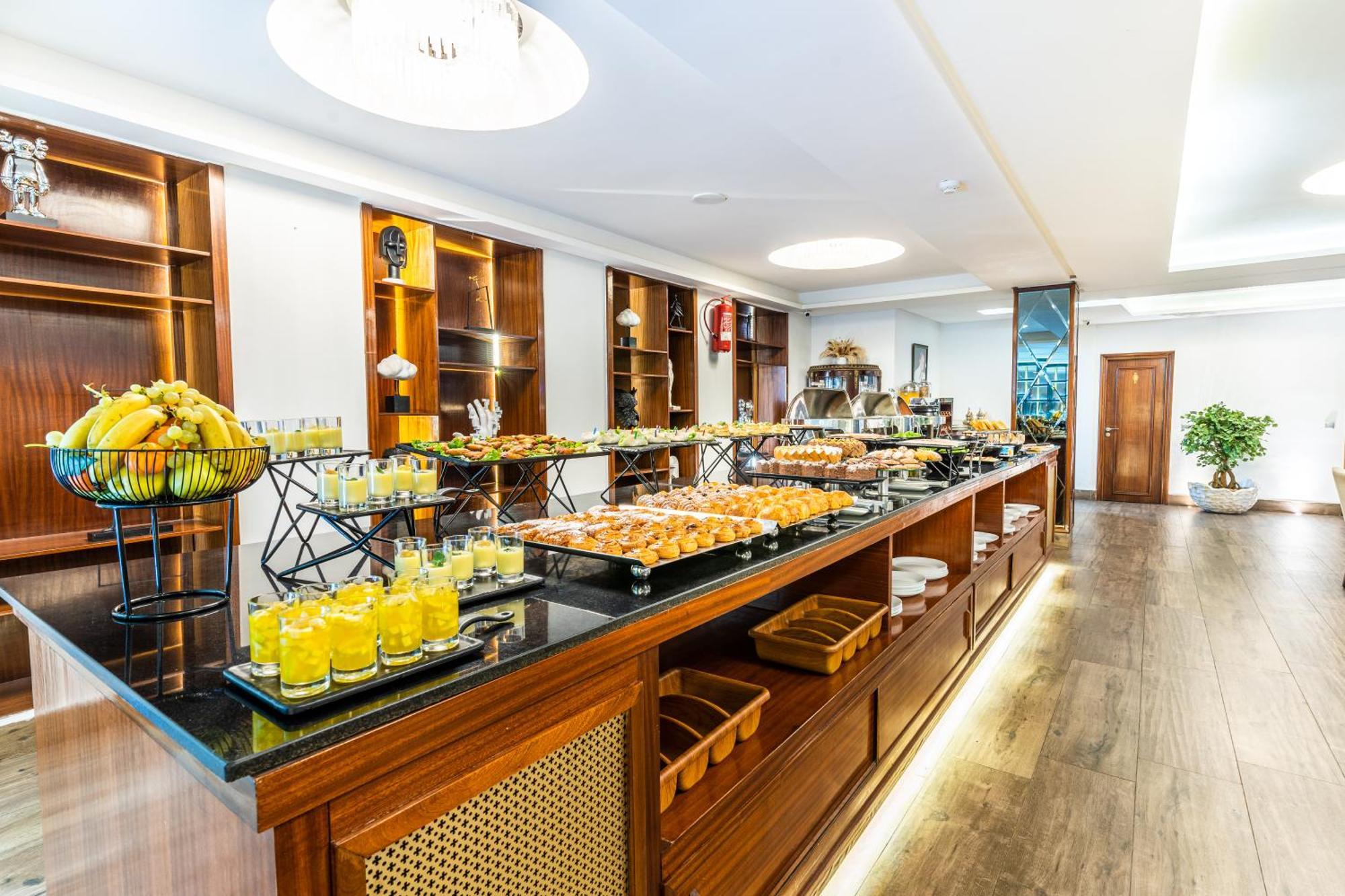One Hotel カサブランカ エクステリア 写真 The buffet at the airport