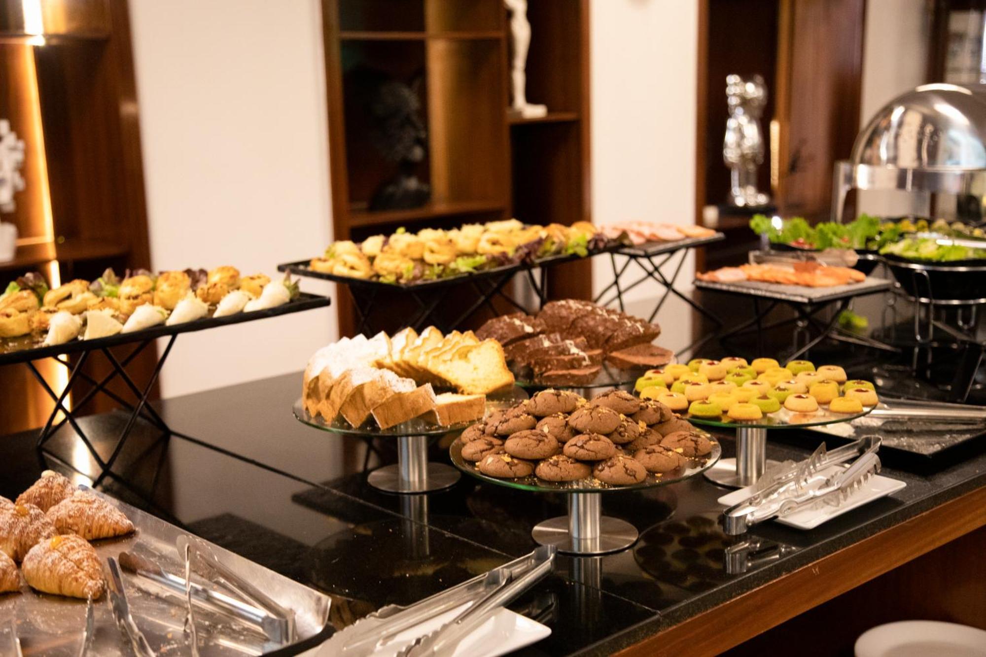 One Hotel カサブランカ エクステリア 写真 A dessert buffet